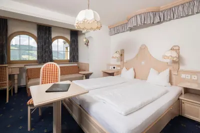 Ein Bett oder Betten in einem Zimmer der Unterkunft Hotel Silberberger - Wildschönau