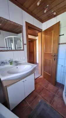Ein Badezimmer in der Unterkunft Apartment Unterhollenau