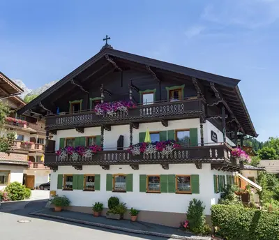Das Gebäude in dem sich die Pension befindet