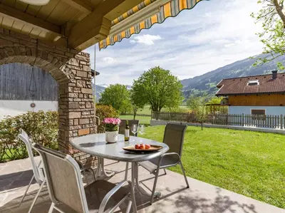 Ein allgemeiner Bergblick oder ein Berglick von der Ferienwohnung aus