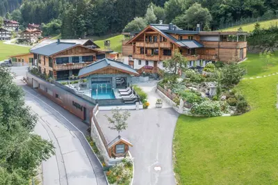 Der Swimmingpool an oder in der Nähe von Hochfeldhof - Im Urlaub Zuhause