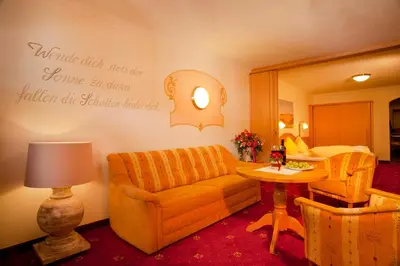 Ein Sitzbereich in der Unterkunft Alpenhof