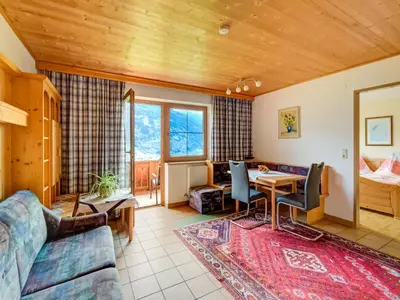 Ein Sitzbereich in der Unterkunft Chalet in Fügenberg near Spieljoch Ski Lift