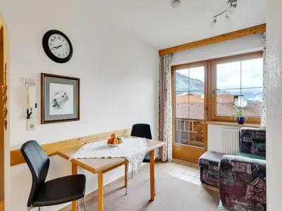 Ein Sitzbereich in der Unterkunft Chalet in Fügenberg near Spieljoch Ski Lift