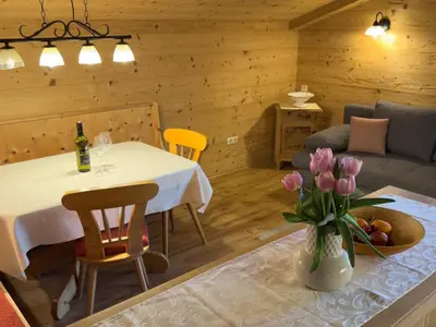 Ein Sitzbereich in der Unterkunft Aussermooserhof