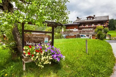 Ein Garten an der Unterkunft Biobauernhof Kleinummerstall