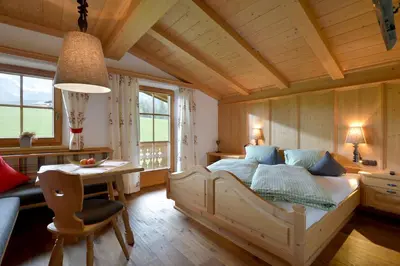 Ein Sitzbereich in der Unterkunft Koasa Chalet