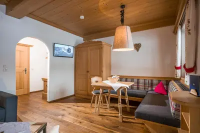 Ein Sitzbereich in der Unterkunft Koasa Chalet