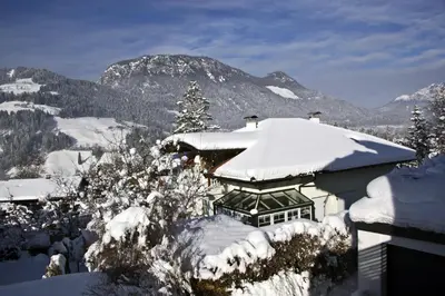 Ein allgemeiner Bergblick oder ein Berglick von der Ferienwohnung aus