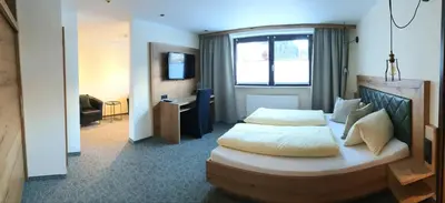 Ein Bett oder Betten in einem Zimmer der Unterkunft alpenrose hotel-garni