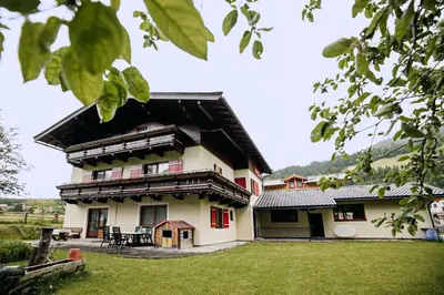 Das Gebäude in dem sich die Ferienwohnung befindet