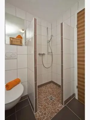 Ein Badezimmer in der Unterkunft Landhaus Almdorf