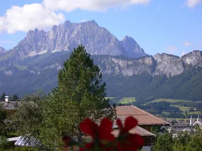 Ein allgemeiner Bergblick oder ein Berglick von der Pension aus