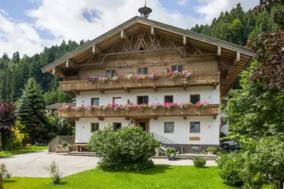 Das Gebäude in dem sich die Pension befindet