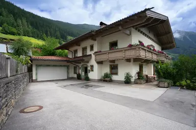 Ein allgemeiner Bergblick oder ein Berglick von der Ferienwohnung aus