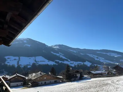 Ein allgemeiner Bergblick oder ein Berglick von der Ferienwohnung aus