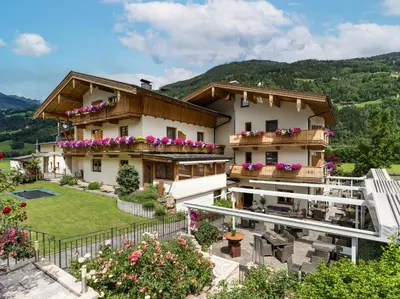 Ein allgemeiner Bergblick oder ein Berglick von des Hotels aus