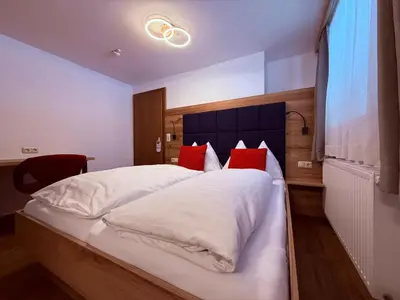 Ein Bett oder Betten in einem Zimmer der Unterkunft Pension Lederergütl - Jokercard & Parkplatz inkl