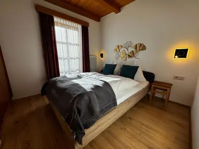 Ein Bett oder Betten in einem Zimmer der Unterkunft Pension Lederergütl - Jokercard & Parkplatz inkl