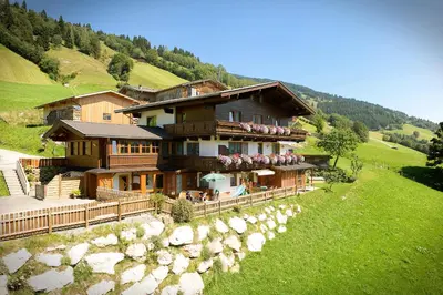 Ein allgemeiner Bergblick oder ein Berglick von der Ferienwohnung aus