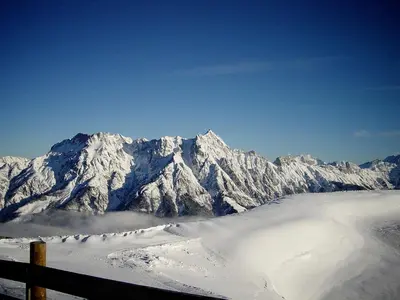 Ein allgemeiner Bergblick oder ein Berglick von der Ferienwohnung aus