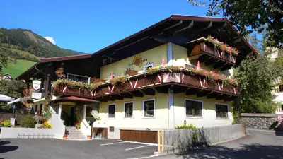 Ein allgemeiner Bergblick oder ein Berglick von des Hotels aus