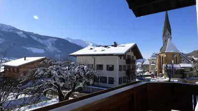 Ein allgemeiner Bergblick oder ein Berglick von des Hotels aus
