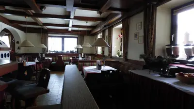 Ein Sitzbereich in der Unterkunft Hotel Dorfgasthof Schlösslstube