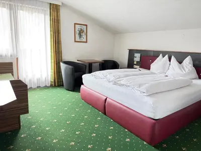 Ein Bett oder Betten in einem Zimmer der Unterkunft Hotel Dorfgasthof Schlösslstube