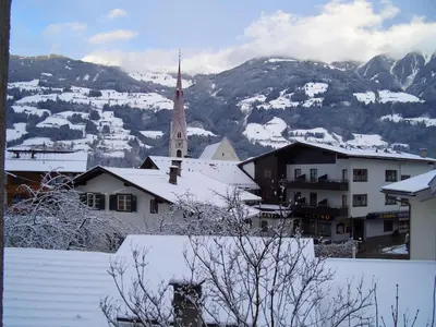 Ein allgemeiner Bergblick oder ein Berglick von der Ferienwohnung aus