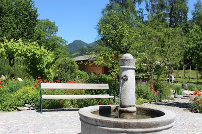Ein allgemeiner Bergblick oder ein Berglick von des Ferienhauses aus