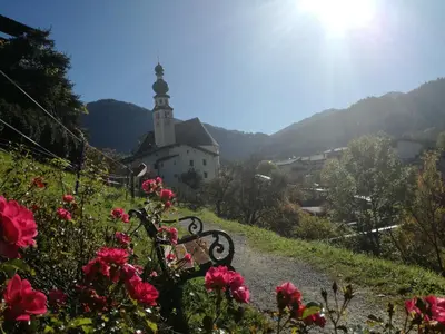 Ein allgemeiner Bergblick oder ein Berglick von des Ferienhauses aus