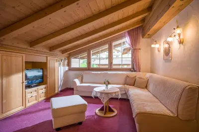 Ein Sitzbereich in der Unterkunft Ferienhaus Elisabeth