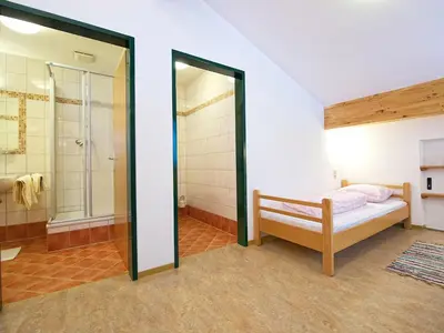 Ein Bett oder Betten in einem Zimmer der Unterkunft Ski In-Ski Out - Gästehäuser Saalbach-Hinterglemm - Wallegghof Christianhof