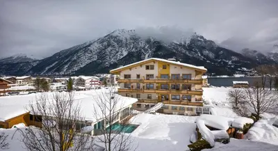 Ein allgemeiner Bergblick oder ein Berglick von des Hotels aus
