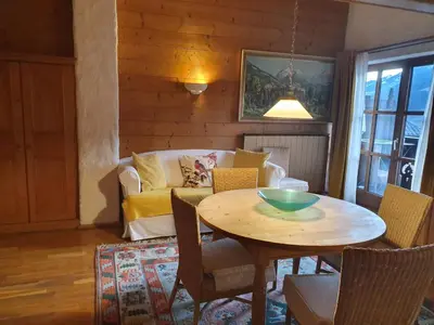 Ein Sitzbereich in der Unterkunft Appartement Pension Bäckenhäusl FERIENWOHNUNGEN Chalets Hütten Komfortzimmer