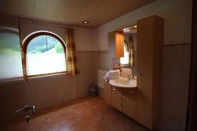 Ein Badezimmer in der Unterkunft Haus Annemarie Schiestl