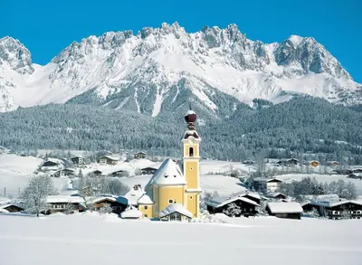 Ein allgemeiner Bergblick oder ein Berglick von der Ferienwohnung aus