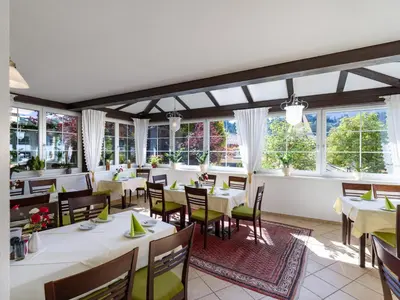 Ein Restaurant oder anderes Speiselokal in der Unterkunft Landhaus Margarethe