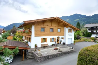 Ein allgemeiner Bergblick oder ein Berglick von der Ferienwohnung aus