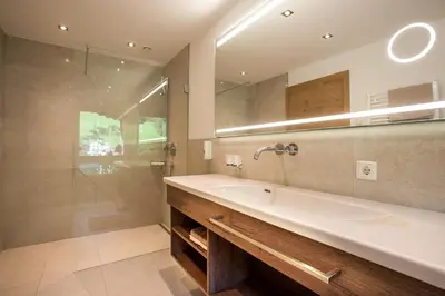 Ein Badezimmer in der Unterkunft Hotel Tipotsch
