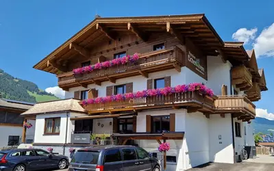Ein allgemeiner Bergblick oder ein Berglick von der Pension aus