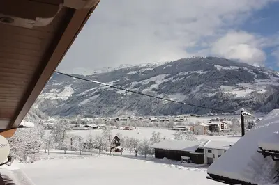 Ein allgemeiner Bergblick oder ein Berglick von der Ferienwohnung aus
