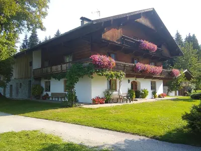 Ein Garten an der Unterkunft Bauernhof Hintenberg