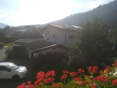 Ein allgemeiner Bergblick oder ein Berglick von des Privatzimmers aus