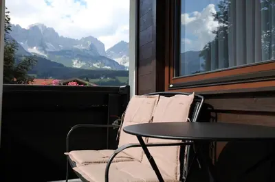 Ein allgemeiner Bergblick oder ein Berglick von der Ferienwohnung aus