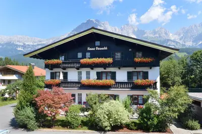 Ein allgemeiner Bergblick oder ein Berglick von der Ferienwohnung aus