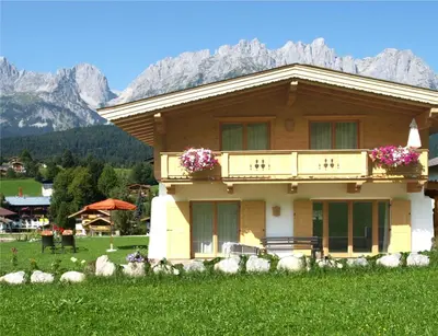 Ein allgemeiner Bergblick oder ein Berglick von der Ferienwohnung aus