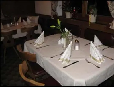 Ein Restaurant oder anderes Speiselokal in der Unterkunft Pension Hohe Salve