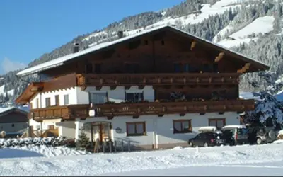 Ein allgemeiner Bergblick oder ein Berglick von der Pension aus
